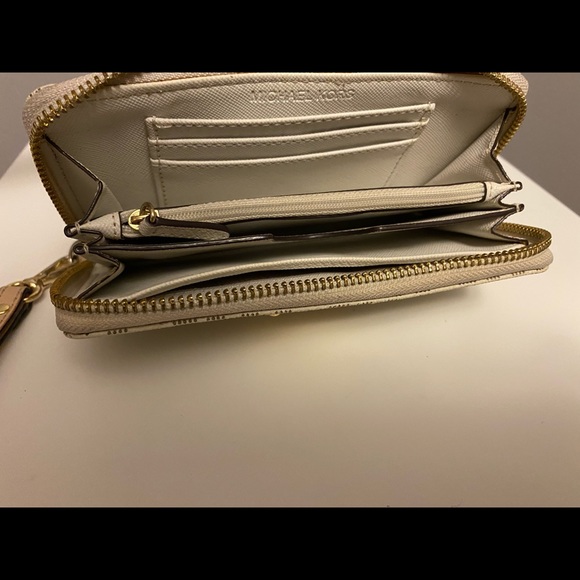 Women MK white wallet for sale - Picture 4 of 4